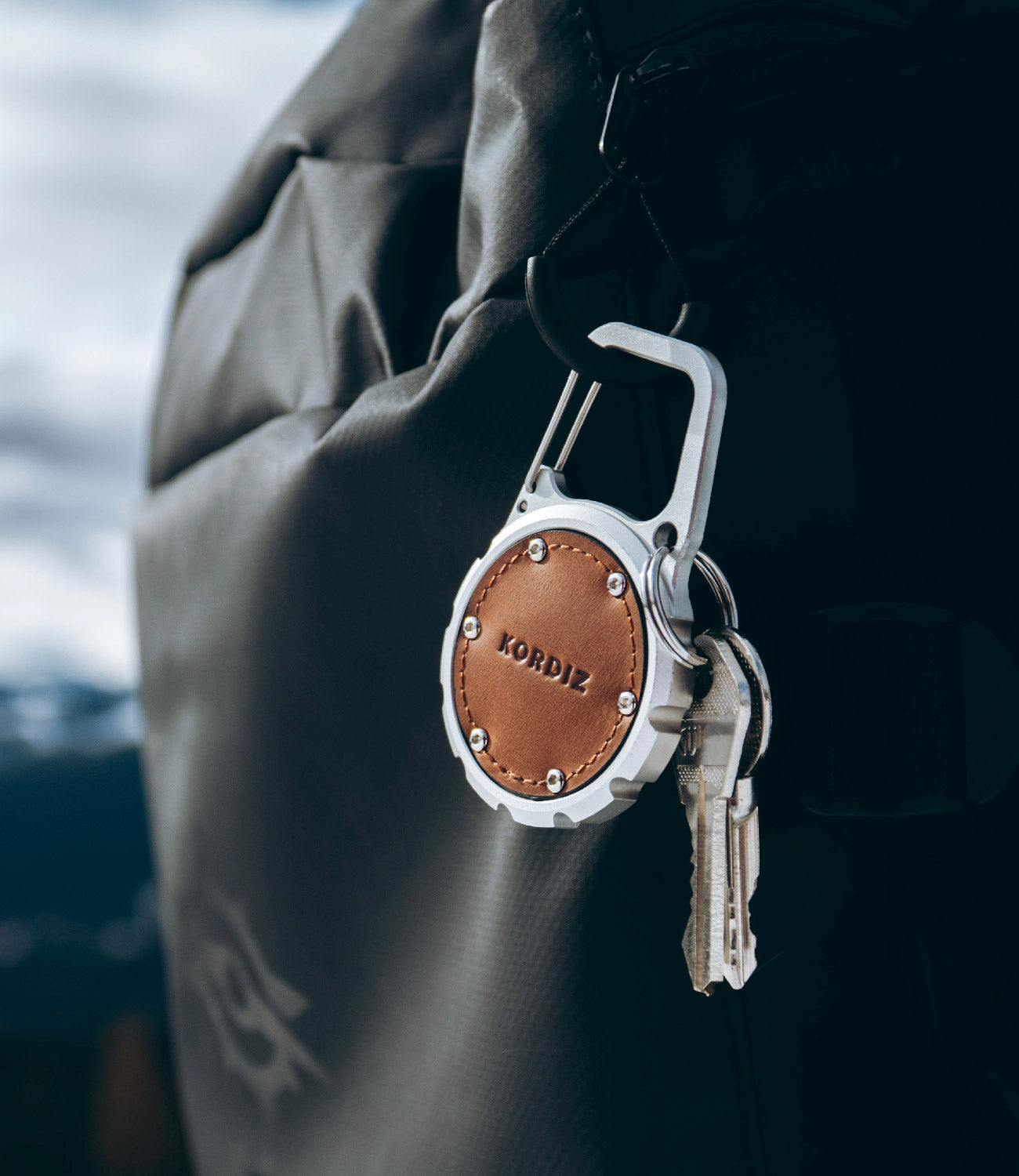 Premium AirTag Holder: Aluminum Frame & Leather Cover